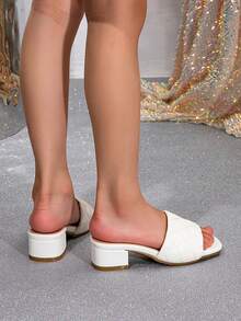Un par de hermosas y elegantes zapatillas de tacón alto, lujosas y versátiles para chicas - Blanco - Ver 3