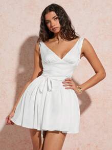 SHEIN BAE Vestido de verano para mujer en color blanco satinado con nudo, escote en V profundo, tirantes ajustables, sólido, adecuado para vacaciones en la playa, citas románticas, fiestas y cócteles ligeros