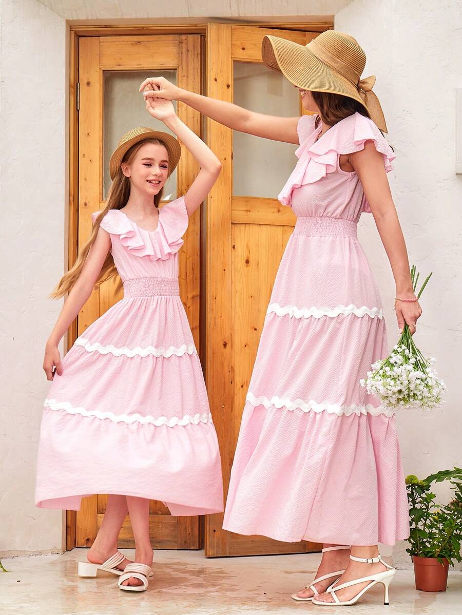 Tween Girls' Elegant Dress With Lace Decorated Neckline