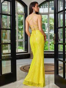 LOVE&LEMONADE Gelbes Kleid mit Pailletten, Neckholder-Trägern und Schlitz - Gelb - Übersicht 3