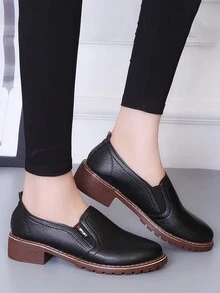 Women's Fashionable Round Toe Black Low-Heeled Flat Shoes, Simple And Comfortable Slip-On Design, Plus Size - Black - View 4