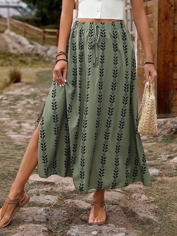 SHEIN LUNE Plus Size Women's Geometric Printed Side Slit Long Skirt For Vacation