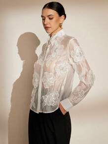Aveloria Rosie 通勤风格 3D 花朵亮片刺绣透明休闲长袖衬衫节日派对服装纽扣衬衫女士 - 白色 - 查看 4
