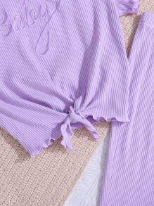 SHEIN Conjunto de top corto tejido morado y pantalones acampanados para adolescentes con texto acanalado, bordado de corazón y manga corta anudada para ropa informal y de moda callejera - Púrpura malva - Ver 4