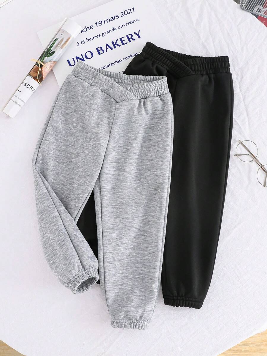 SHEIN Explorewe 这款两件装女童休闲百搭时尚运动裤，采用灰色和黑色拼接设计，既时尚又实用，能让您的小潮人穿出靓丽风采。腰部独特的交叉设计，为这款运动裤增添了一丝精致现代感，有别于传统款式。 - 彩色 - 查看 1