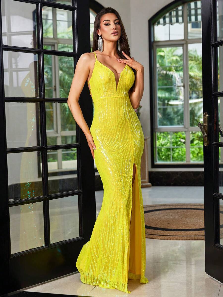 LOVE&LEMONADE Gelbes Kleid mit Pailletten, Neckholder-Trägern und Schlitz