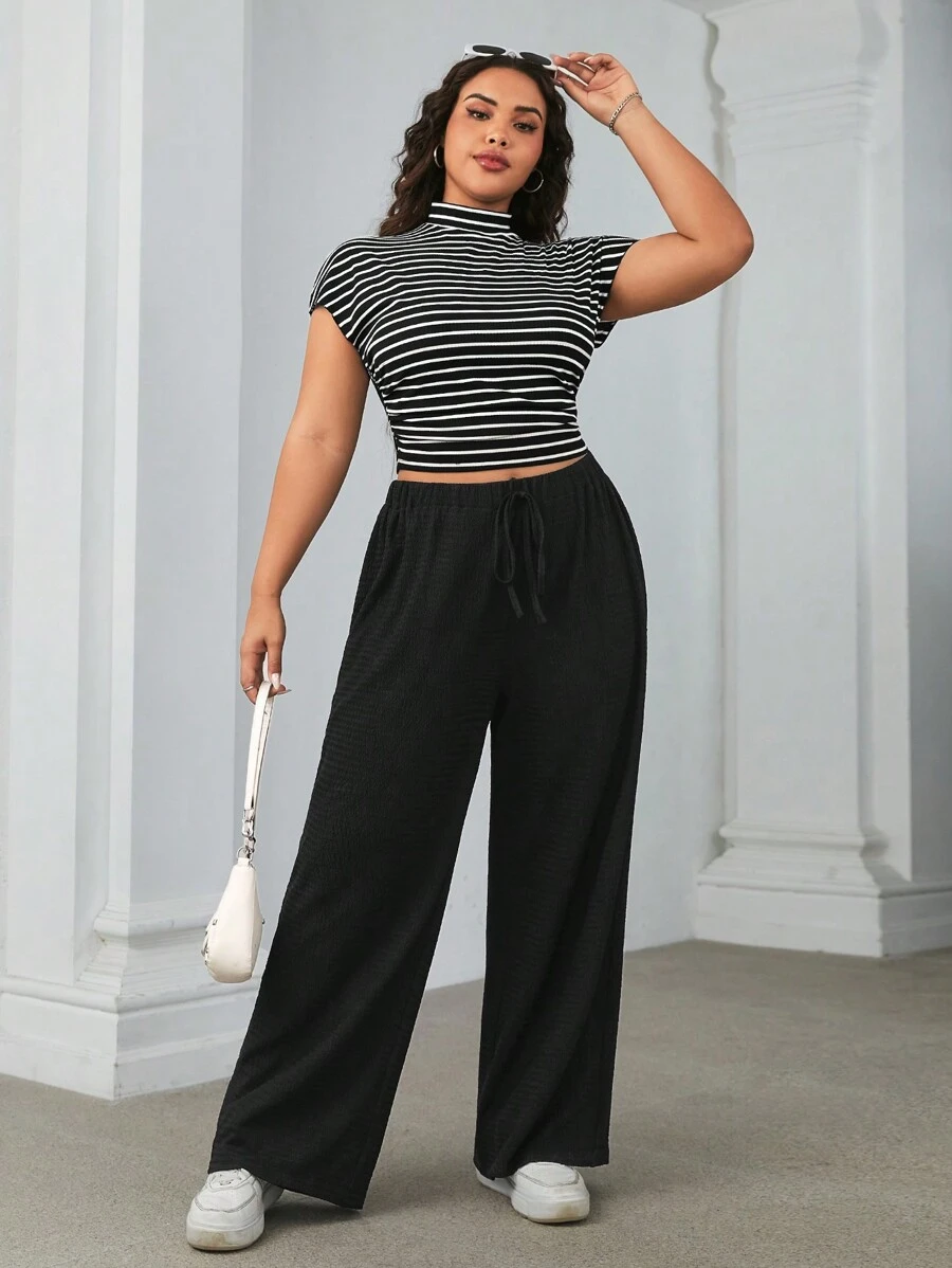 SHEIN EZwear Bộ đồ hai mảnh áo phông sọc đứng cổ đứng cỡ lớn mùa hè và quần dài màu trơn - Màu xám đen - Xem 1