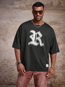 Manfinity LEGND 男士加大版字母圖案夏季下擺肩縫T恤 - 黑色 - 查看 1