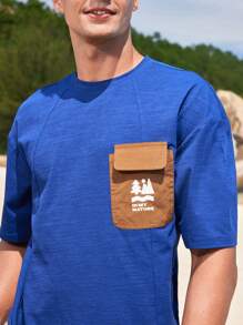 In My Nature Đàn ông Letter Graphic Flap Pocket Chi tiết vá Drop Vai Tee - Màu xanh bụi bặm - Xem 9