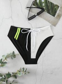 Manfinity Calcinha de banho esportiva masculina com estampa listrada e cintura ajustável com cordão - Preto e Branco - Visão 1