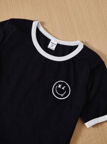 SHEIN 青少女針織純色黑白對比色塗鴉英文微笑臉短袖上衣搭配彈性腰長褲，休閒穿搭 - 黑與白 - 查看 5
