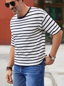 Manfinity Homme Men Striped Pattern Drop Shoulder Knit Top