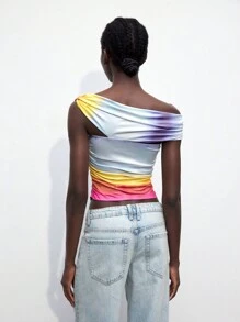 Maija 合身邮轮度假女士上衣 - 不对称领口、褶皱、扎染印花、短款 - 彩色 - 查看 3