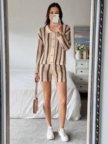 SHEIN LUNE Juego de suéter de punto con cardigan de rayas y pantalones cortos de punto con hombros caídos