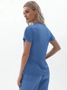 TaskEZ Parte superior tipo camiseta de uniforme de enfermería de manga corta y cuello en V para mujer con 2 bolsillos - Azul - Ver 2