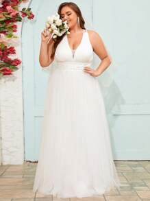 EVERPRETTY Elegant Plus Size Deep V Neck Mesh Embroidered White Wedding Dress - White - View 4
