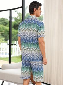 Herren Pyjama Set aus Oberteil mit Zickzack-Muster und Shorts