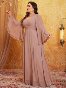 Plus Size V-Neck Flared Sleeve Waist-Pleated Split Hem Dress Elegant Long Sleeve Bridesmaid Dress - Pink - View 3