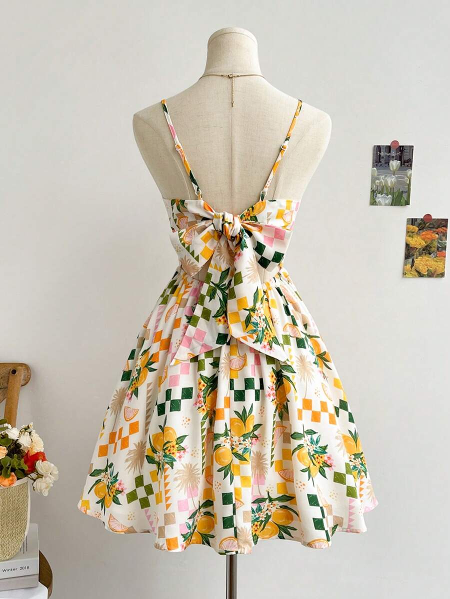 SHEIN WYWH Vestido corto con pliegues de línea A, cinturón ajustado con estampado a cuadros colorido, divertido diseño impreso con frutas y destapado en la espalda, con nudo decorativo en la parte trasera. Estilo campestre de verano para mujer en vacaciones. - Multicolor - Ver 1