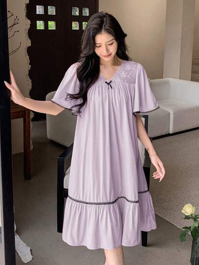 DAZY 浪漫薄紗刺繡蕾絲拼接荷葉邊修飾V領睡衣