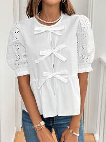 SHEIN Frenchy 孔眼刺绣泡泡袖蝴蝶结前摆荷叶边衬衫前部和中心有蝴蝶结设计 100 秋季服装，短袖上衣