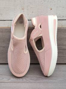 秋冬女款跨境网面运动鞋，新款春季平底低跟运动鞋，高鞋面防滑休闲运动鞋，随机发货