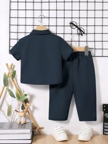 SHEIN Little Byeori 两件套男童纯色 Polo 领开衫短袖上衣和修身裤 - 藏蓝色 - 查看 2