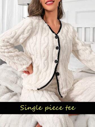 撞色包边纽扣前襟法兰绒家居服，舒适优雅的细节设计，适合秋冬季节，蓬松柔软。