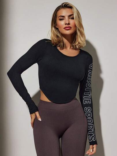 VARSITIE 夏季運動基本款瑜伽彎曲領長袖上衣，並印有圖案