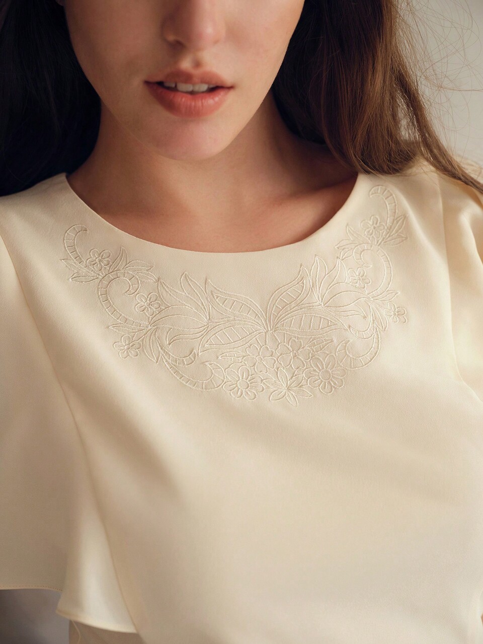 MOTF STUDIO FLORAL EMBROIDERY FLOUNCE SLEEVE BLOUSE