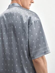 AKNOTIC Business Casual Áo sơ mi nam in họa tiết thường ngày có cổ trại, dáng rộng và trễ vai, chất liệu vải lụa, thích hợp cho mùa hè - Màu Xám nhạt - Xem 3