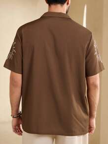 Manfinity RelaxMax 男士夏季花卉印花短袖休閒舒適襯衫 - 卡其色 - 查看 2