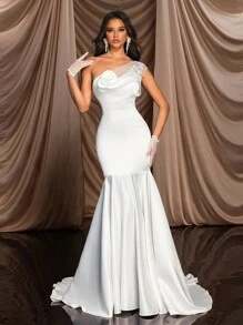 Glamrae Robe de mariée élégante à traîne de poisson en dentelle avec de magnifiques perles de fleurs et un design en dentelle 3D sur l'encolure - Blanc - Voir 8
