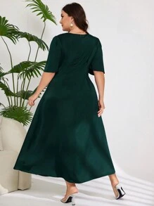 Modelyn Plus Size Solid Color V-Neck Short Sleeve Summer Women's Dress - Dark Green - View 2