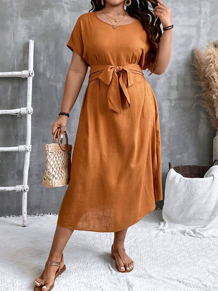 SHEIN VCAY Vestido de talla grande para vacaciones con cintura ajustable y hombros descubiertos - Marrón Mocha - Ver 1