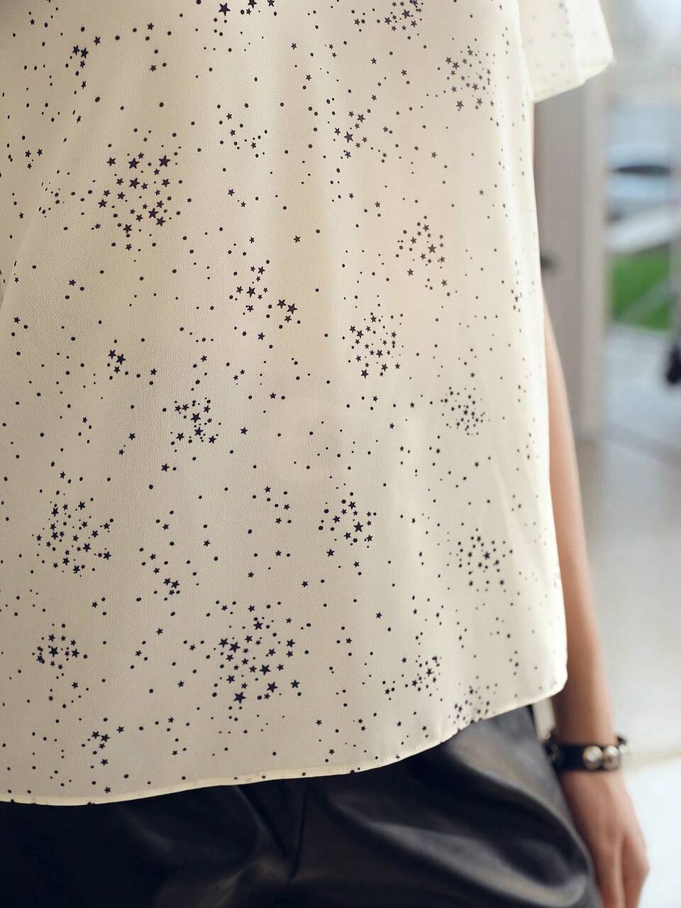MOTF STUDIO STAR PRINT LIGHTWEIGHT BLOUSE