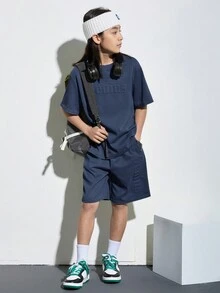 SHEIN 青少年男孩休閒度假風格字母3D壓花印花圓領短袖套頭T卹和針織短褲套裝 - 藏蓝色 - 查看 11