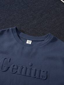 SHEIN 青少年男孩休閒度假風格字母3D壓花印花圓領短袖套頭T卹和針織短褲套裝 - 藏蓝色 - 查看 9