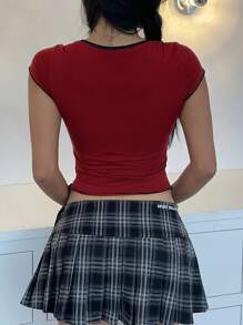 Betty Boop | ROMWE Áo thun in hình nhân vật hoạt hình và chữ cái Slim Fit có viền rau diếp và ren tương phản cho mùa hè - Đỏ - Xem 2