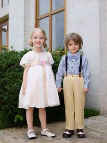 SHEIN 少年紳士2入組藍條紋編織领結長袖衬衫和卡其色編織褲子，带可調節吊帶，时尚，適用於生日派對、晚宴、表演、婚禮、洗禮和首个生日派对。 - 藍色 - 查看 1