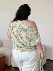 Dazy Plus 大码印花不对称领口优雅宽松上衣，适合夏季度假穿着 - 杏色 - 查看 2