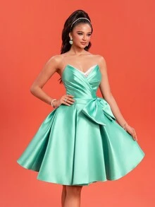 Vestido corto tipo línea A sin tirantes de satén verde dulce con moño para fiesta de cócteles - Verde - Ver 6
