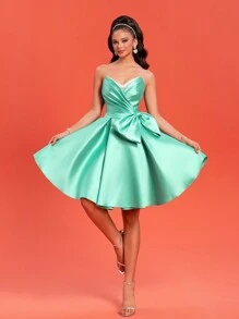 Vestido corto tipo línea A sin tirantes de satén verde dulce con moño para fiesta de cócteles - Verde - Ver 2