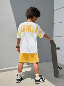SHEIN Áo thun ngắn tay cổ tròn phong cách đường phố thường ngày dành cho bé trai Tween có in chữ và quần short màu trơn Bộ đồ dệt kim - Màu vàng - Xem 2