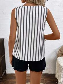 SHEIN LUNE 夏季女士不对称领装饰纽扣条纹面料休闲度假无袖衬衫 - 彩色 - 查看 2