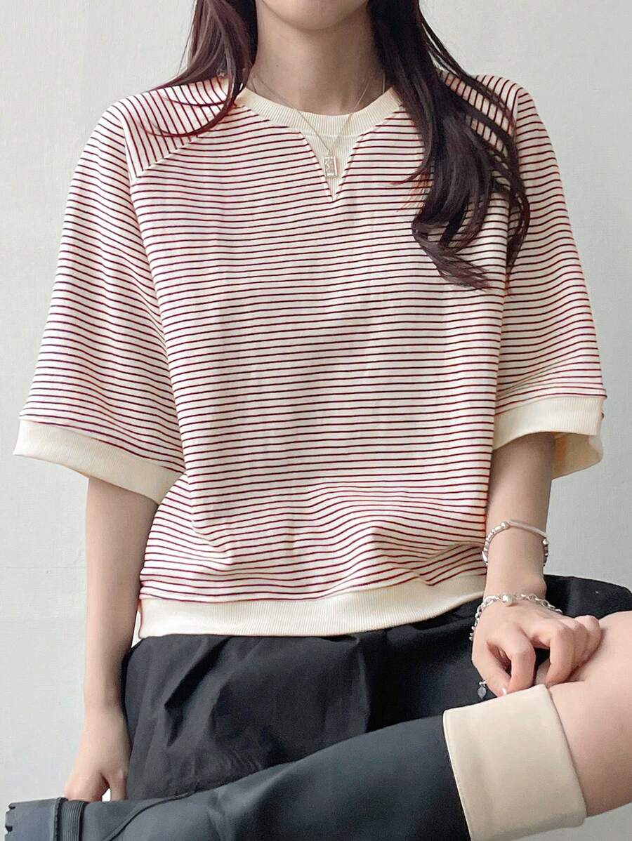 DAZY 條紋印花下垂肩TEE