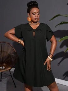 Slaydiva Plus Size Loose Fit Green A-Line Dress With Twisted Knot For Women, No Elastic Woven Plain, Suitable For Vacation And Leisure