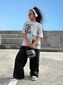 SHEIN Leap Crew Tween Girl時尚印花寬鬆落肩T恤，附有3D蝴蝶結裝飾和貨物長褲2入組套裝 - 灰色 - 查看 3