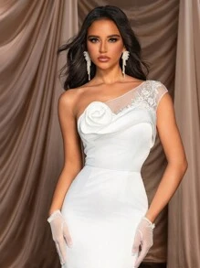 Glamrae Robe de mariée élégante à traîne de poisson en dentelle avec de magnifiques perles de fleurs et un design en dentelle 3D sur l'encolure - Blanc - Voir 3