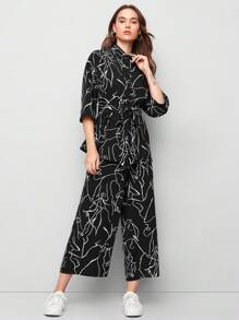 SHEIN Clasi طقم بلوزة بياقة وحزام متصل وطباعة متكررة وبنطلون بقصة رجل واسعة - أبيض وأسود - مشاهدة 1